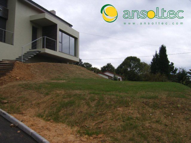 Vista general de la vivienda y zona de captación horizontal