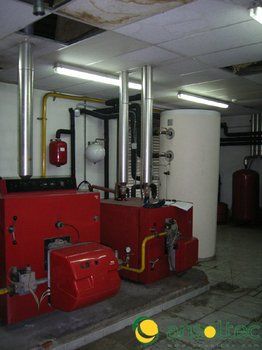 Sala de calderas con depósito solar para ACS