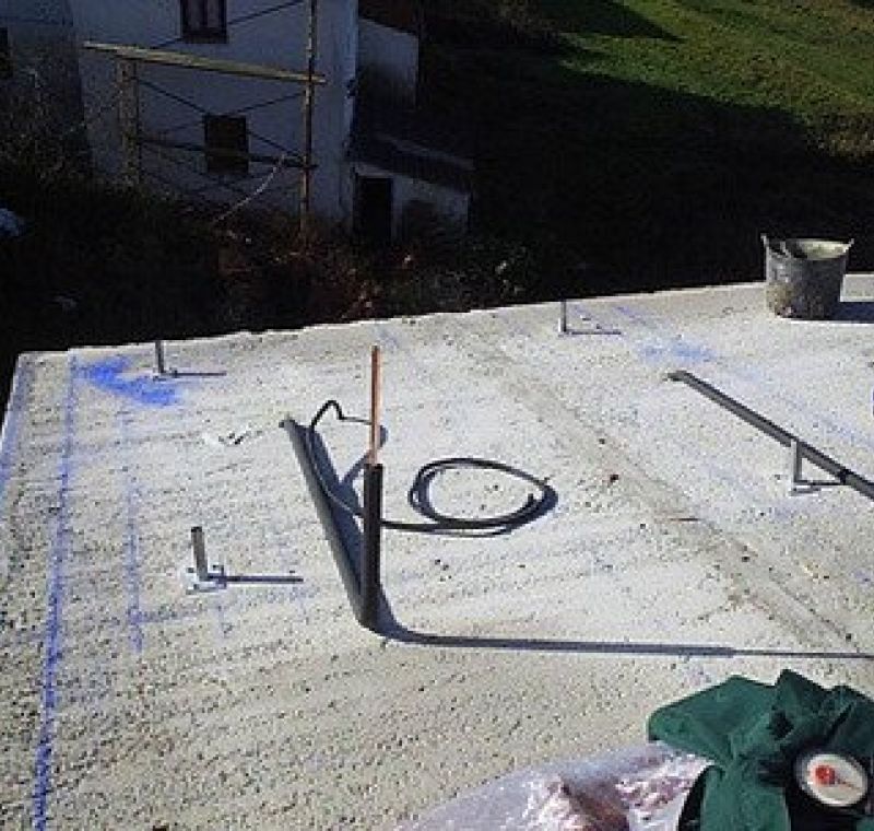 Colocación de anclajes y tubería en cubierta