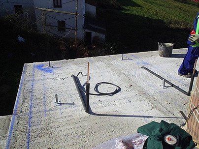 Colocación de anclajes y tubería en cubierta