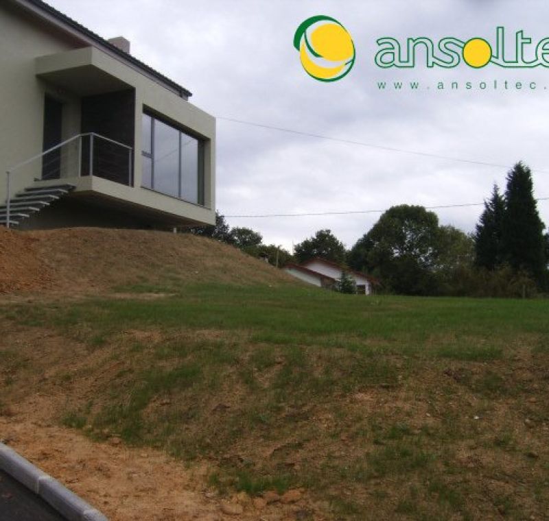 Vista general de la vivienda y zona de captación horizontal