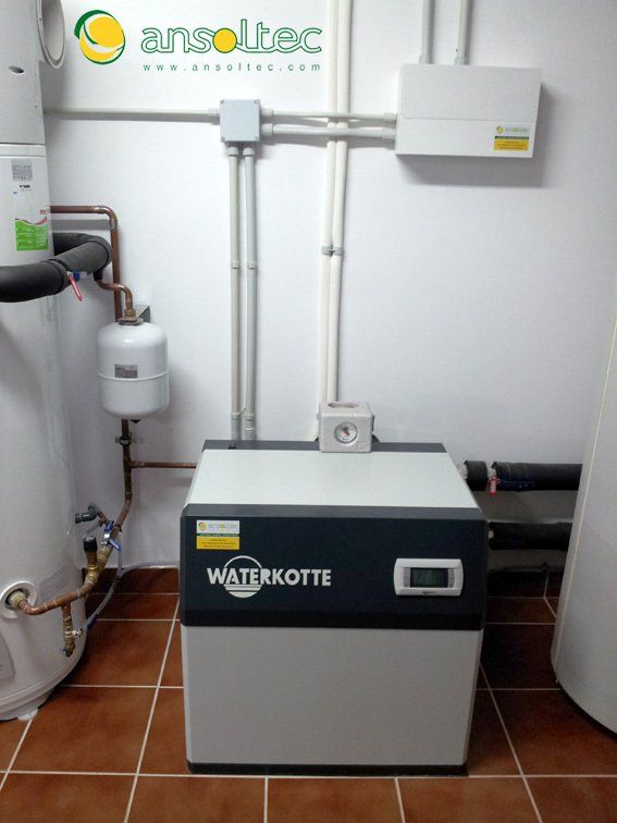 Máquina interior Waterkotte y cuadro eléctrico