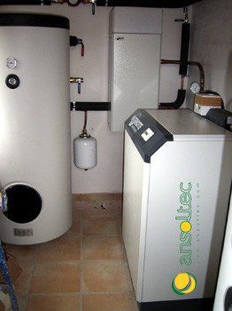 Bomba geotérmica y depósito