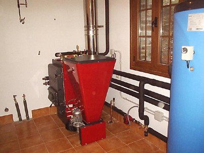 Caldera, tolva y depósito de inercia