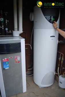 Sala de equipos con aerotermo y caldera Wolf COB