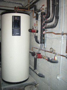 Depósito multifunción, colector de agua caliente, bomba de recirculación y bomba de circulación