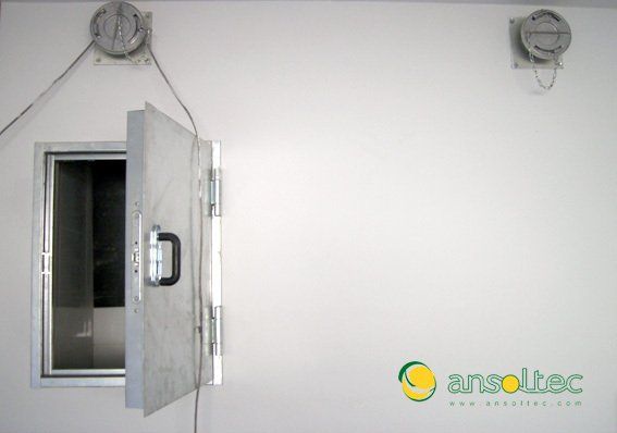 Puerta de inspección en el silo de pellet