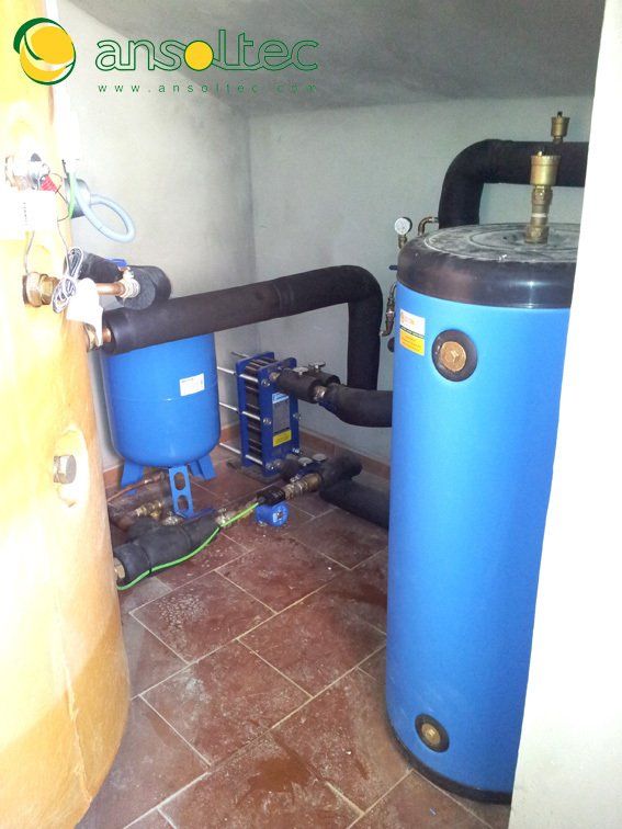 Acumulador de inercia, intercambiador de placas, bomba de secundario y vaso de expansión de ACS