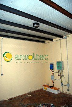 Instalación interior con punto de luz estanco y base de enchufe