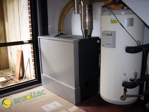 Caldera de pellet y depósito de ACS