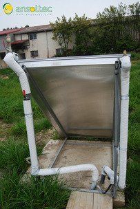 Vista posterior del colector y aislamiento del primario con coquilla de espesor y protección ultravioleta según RITE