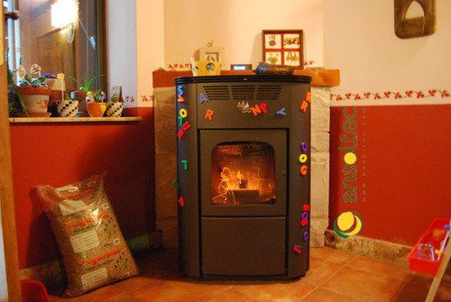 Estufa y saco de pellet