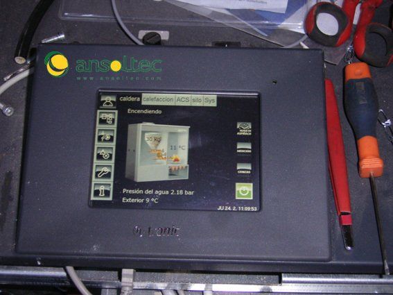 Pantalla táctil para control de caldera de biomasa