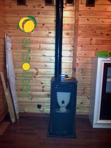 Estufa Vigo con tubo de doble capa lacado negro