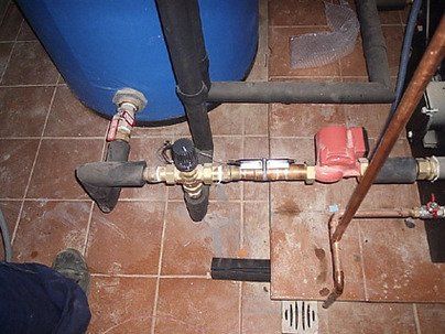 Válvula anticondensación y bomba circuladora