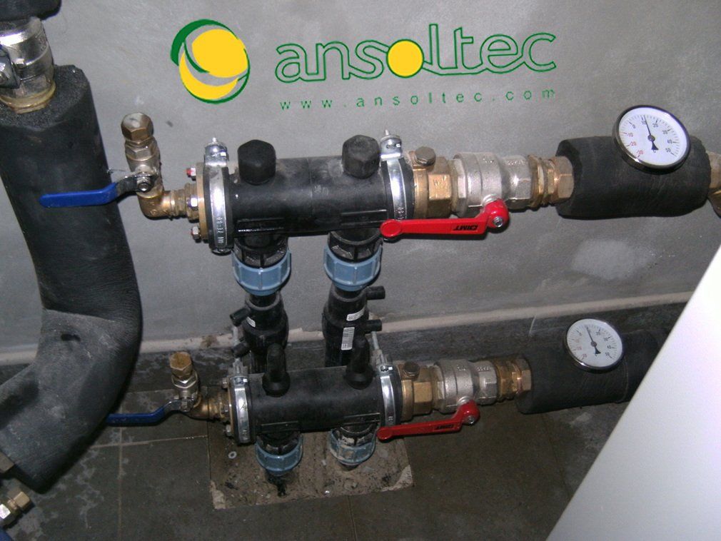 Colector de sondeo vertical conectado a bomba de calor