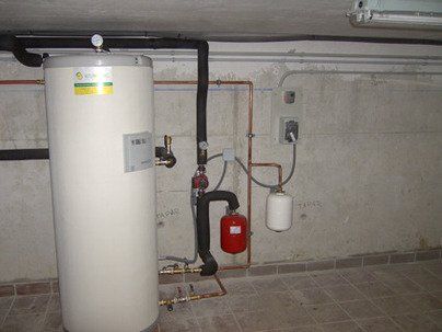 Depósito solar y bomba de circulación primaria