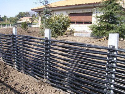 Barrera geotérmica con vivienda al fondo