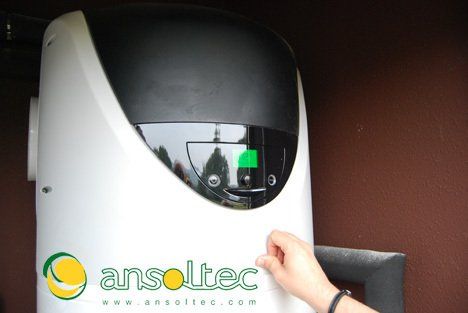 Técnico de Ansoltec en la puesta en marcha