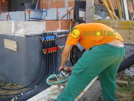 Personal de ansoltec rellenando captación