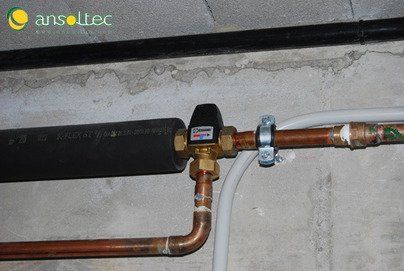 Válvula termostática en salida de agua caliente de solar